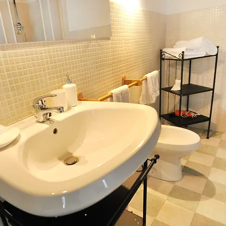 B&B Rocca Di Bajedo Bed & Breakfast